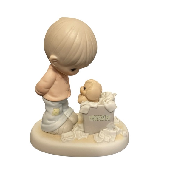 Precious Moments "You Just Can't Chuck a Good Friendship" Vintage 88 in Box - Picture 2 of 5